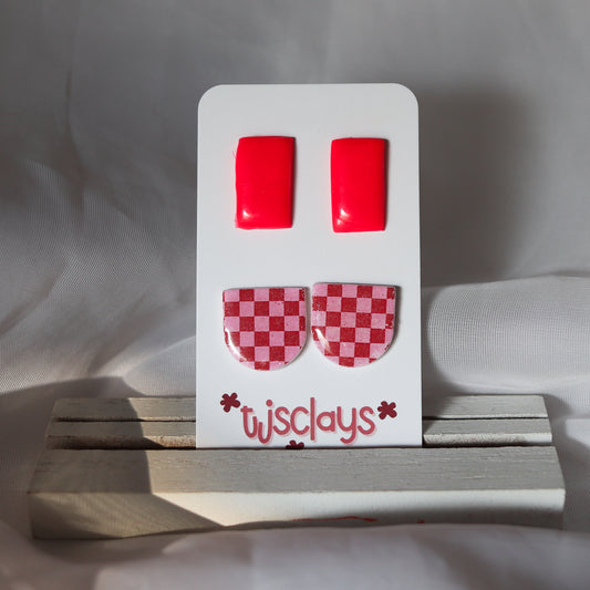 stud set: hot pink rectangles + checker arches